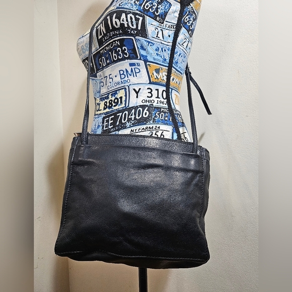 Vintage COS Black Leather Crossbody Pouch Bag - Picture 4 of 7